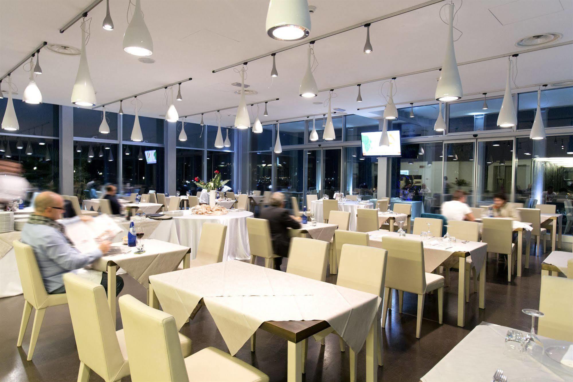 Hotel Horizon Монтегранаро Екстериор снимка